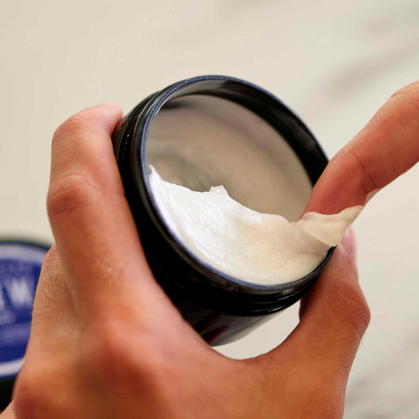 Whip 85 g - Fijación ligera y brillo natural